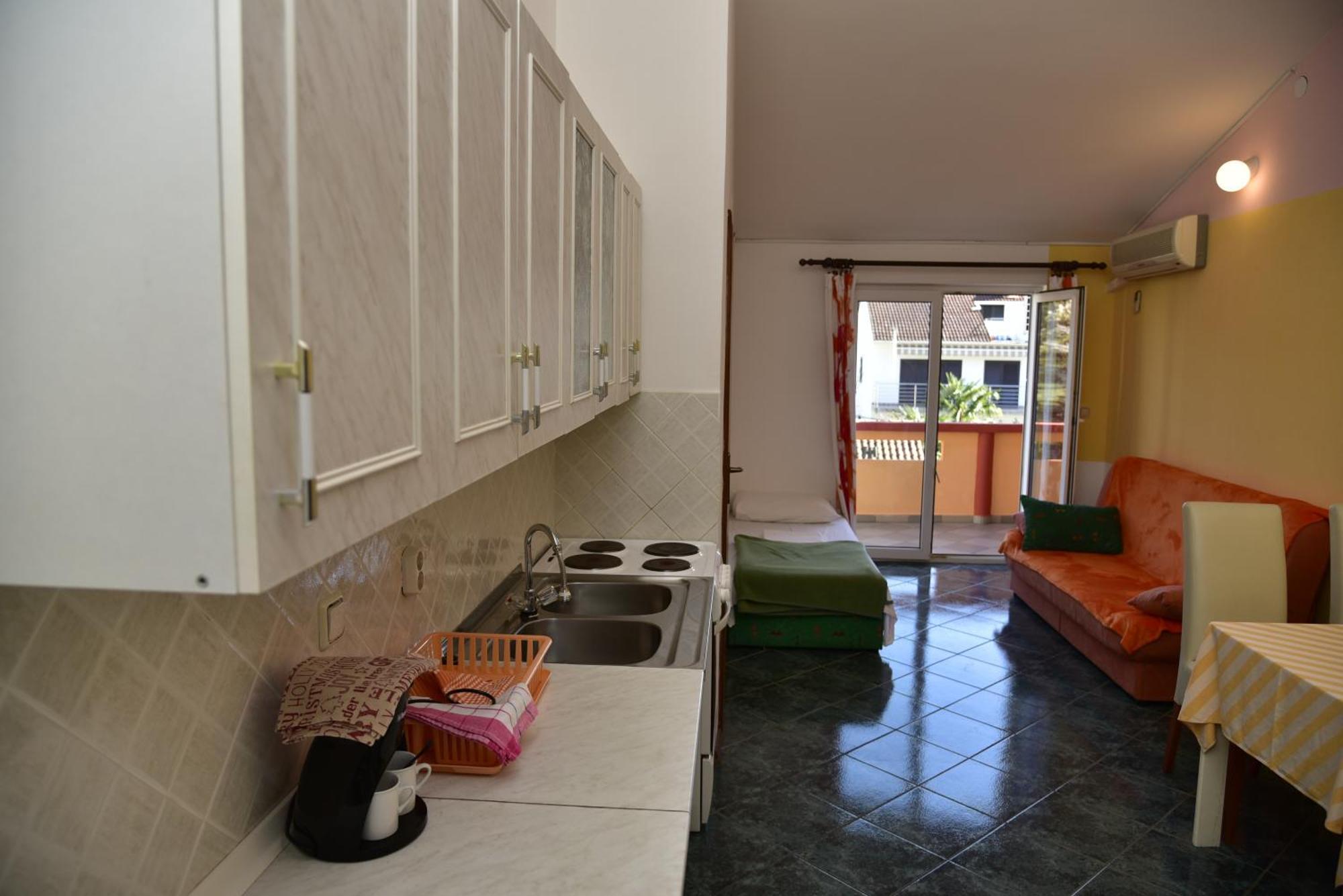 Apartments Ivka Малинска Екстериор снимка