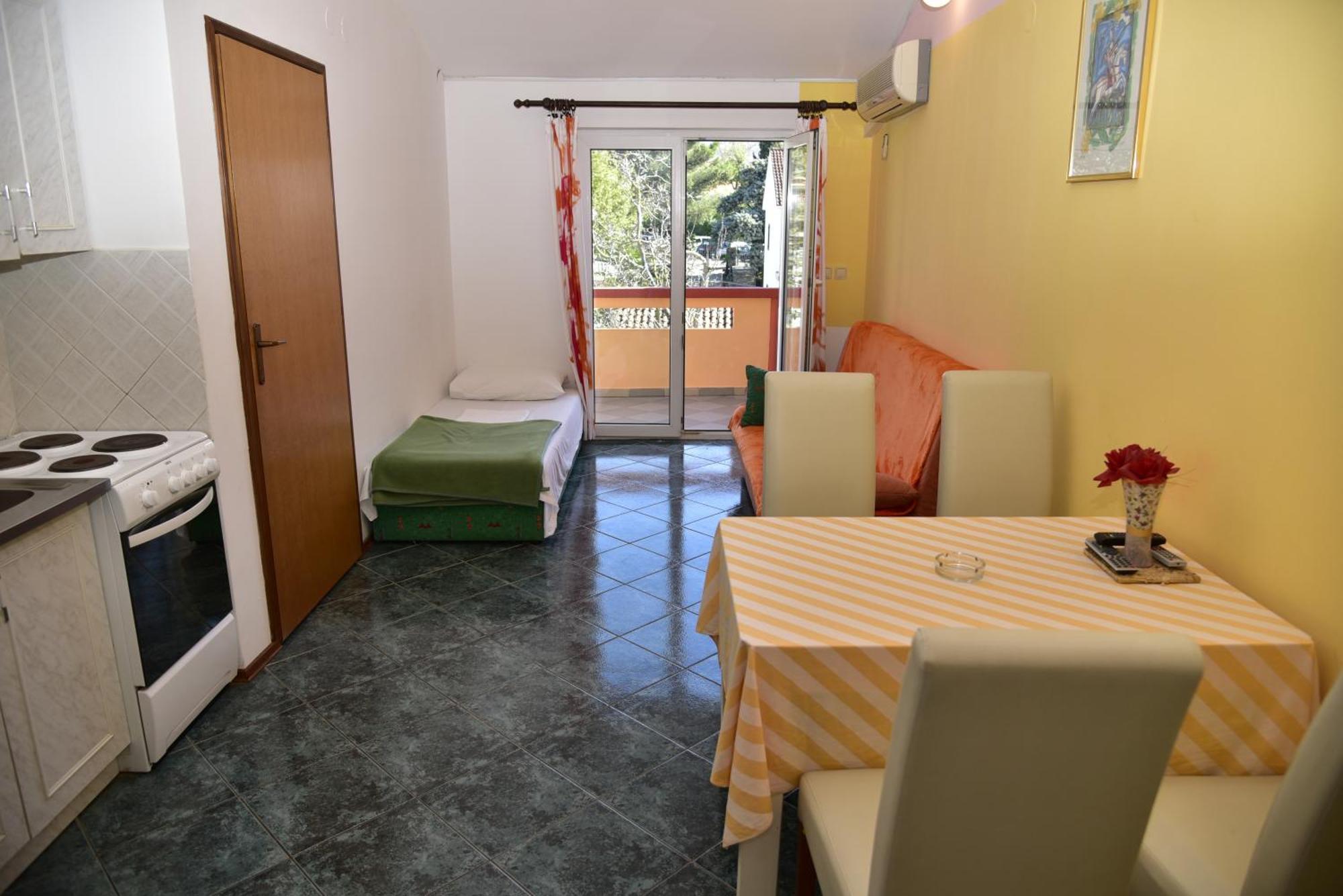 Apartments Ivka Малинска Екстериор снимка