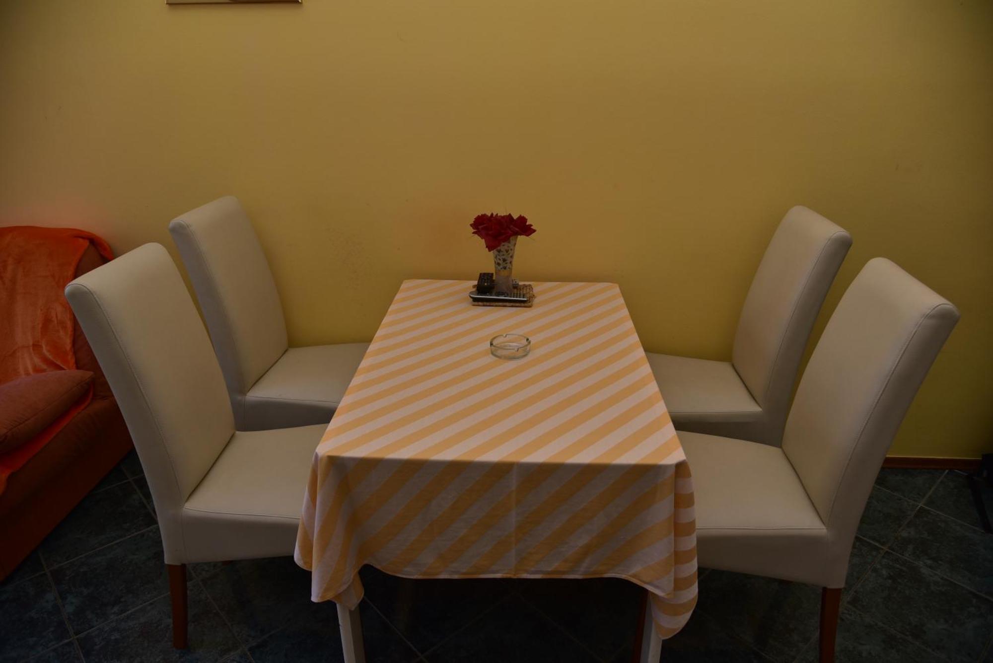 Apartments Ivka Малинска Екстериор снимка