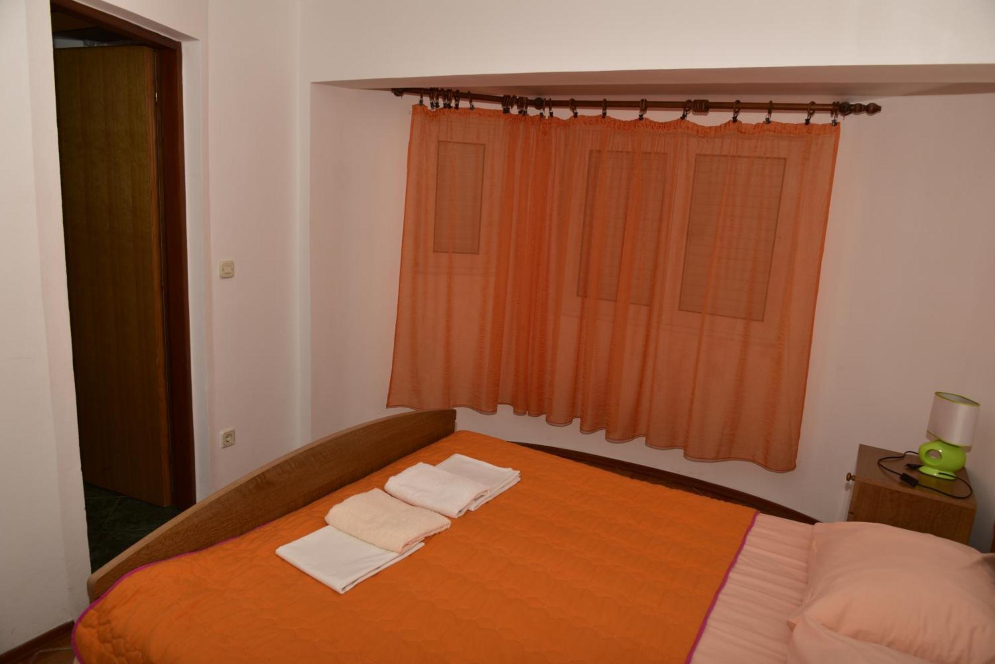 Apartments Ivka Малинска Екстериор снимка