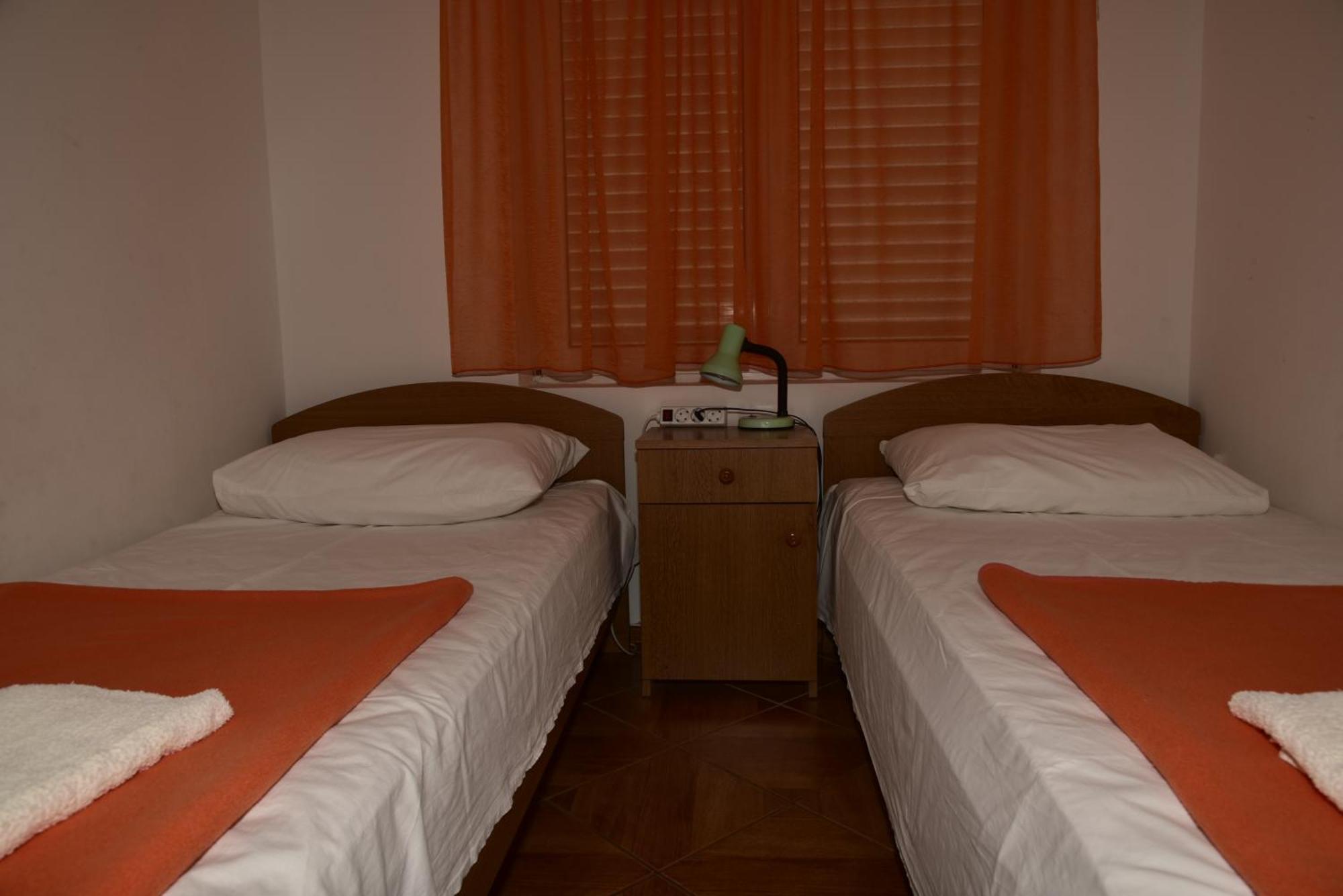 Apartments Ivka Малинска Екстериор снимка