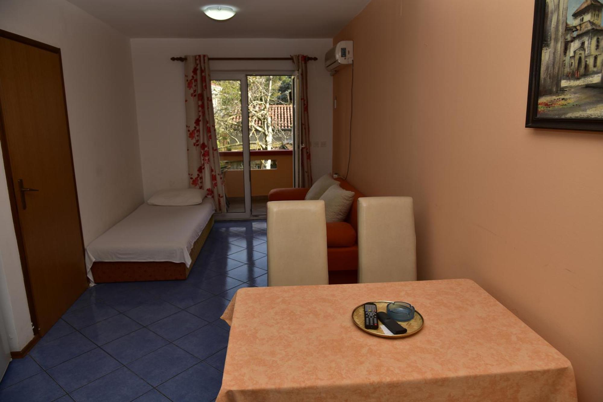 Apartments Ivka Малинска Екстериор снимка