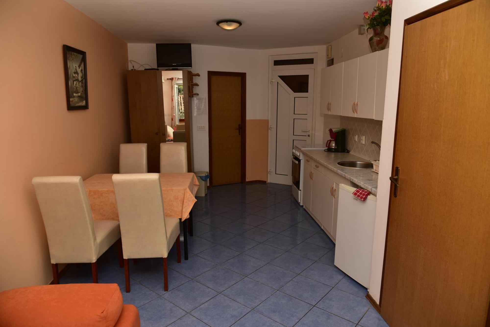 Apartments Ivka Малинска Екстериор снимка