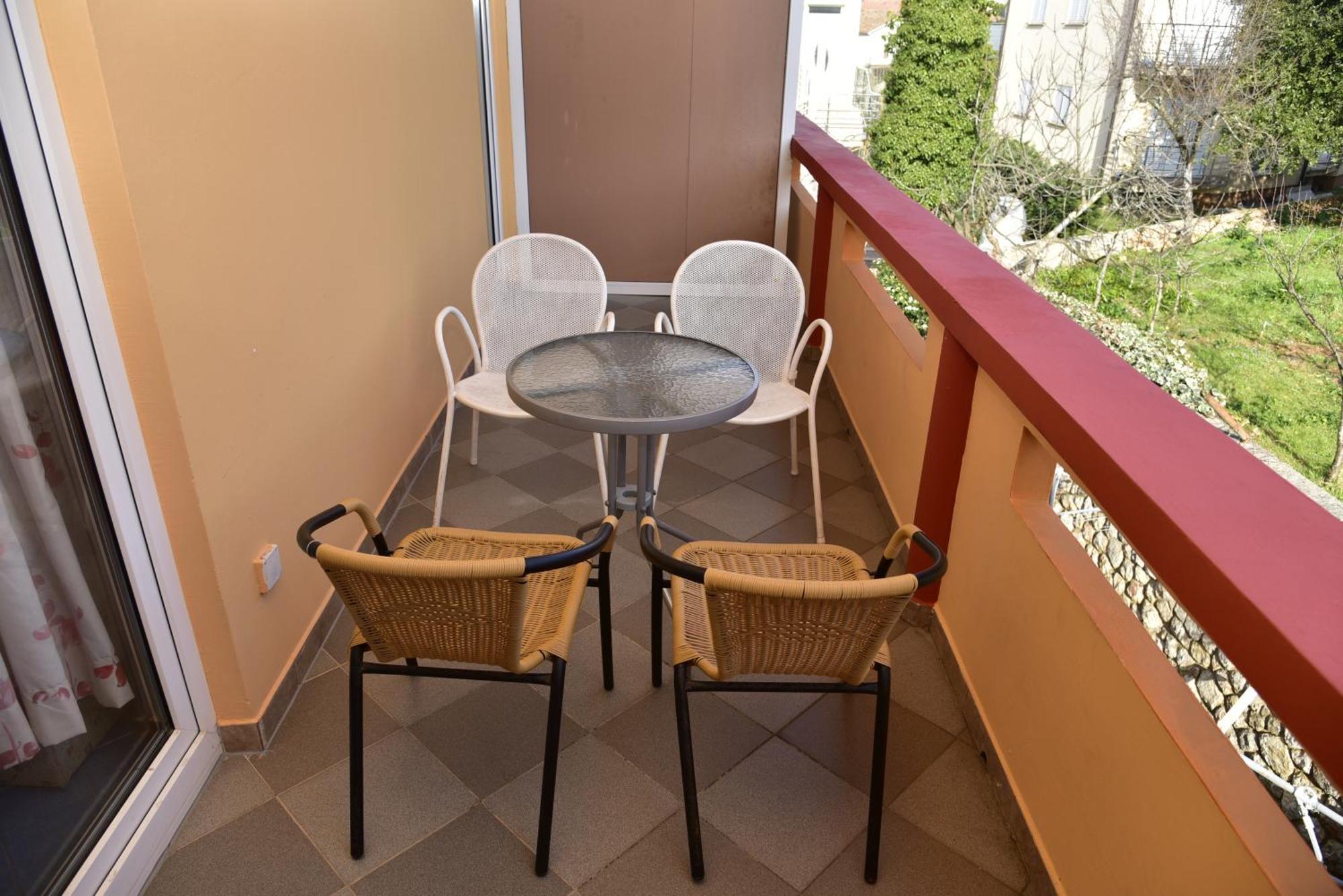Apartments Ivka Малинска Екстериор снимка