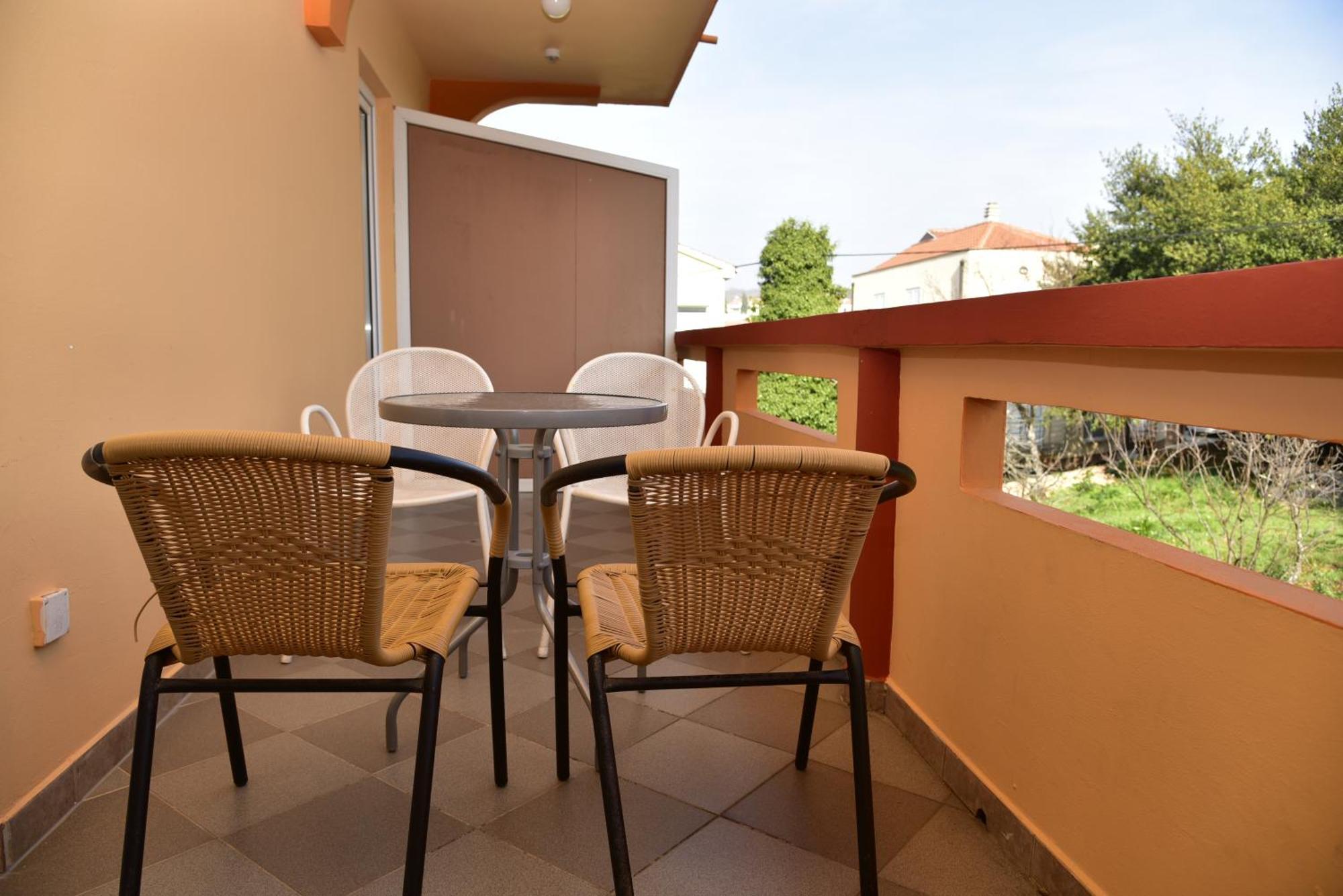 Apartments Ivka Малинска Екстериор снимка