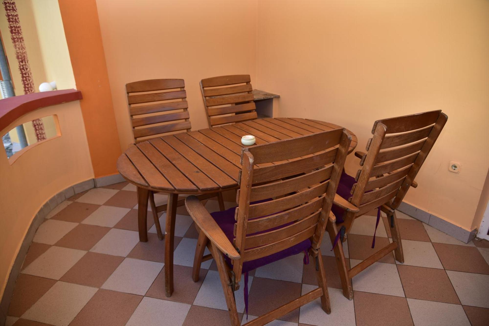 Apartments Ivka Малинска Екстериор снимка