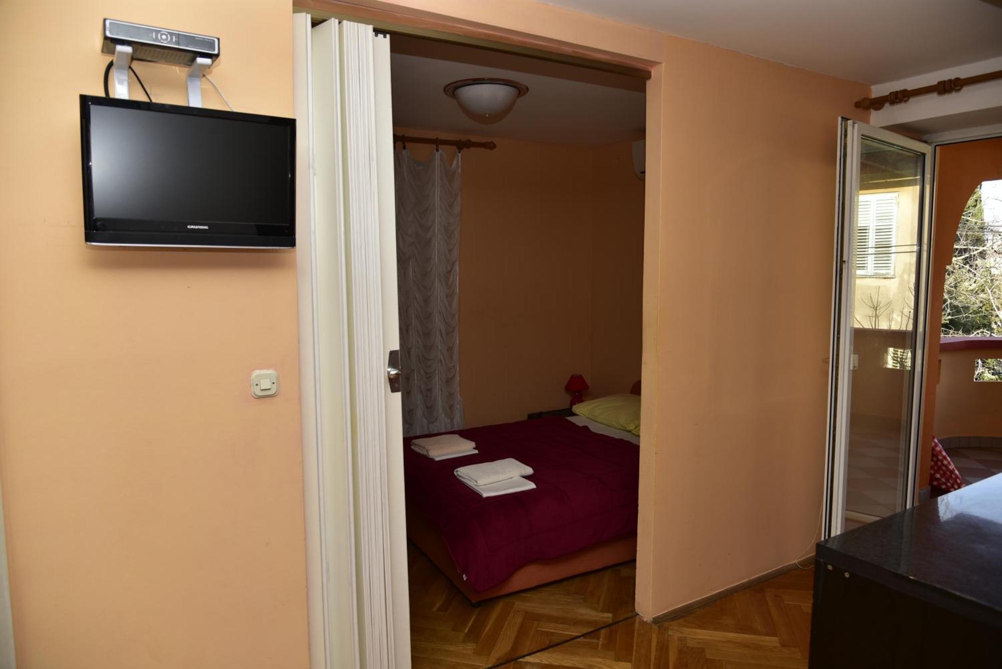Apartments Ivka Малинска Екстериор снимка